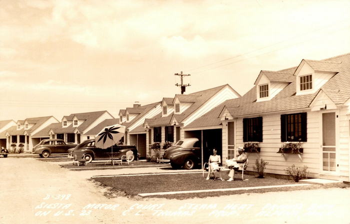 Siesta Motor Court - Old Postcard (newer photo)